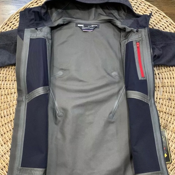 NEW Under Armour USA Jacket GORETEX Small - Picture 2 of 7